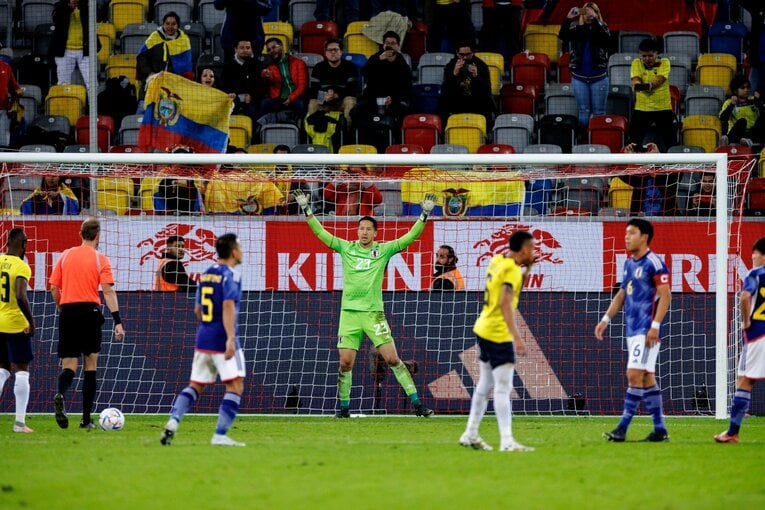 エクアドル戦、シュミット・ダニエルのPKストップ連続写真（1／6） ©Kiichi Matsumoto