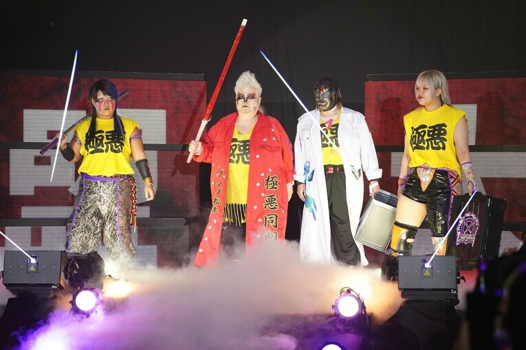 姿を見せた「極悪」。左から刀羅ナツコ、ダンプ松本、ZAP、流悪夏