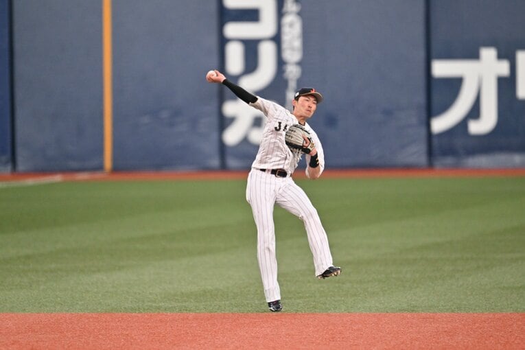 強化試合でも光った源田壮亮の守備（連続写真3/3）©︎Naoya Sanuki