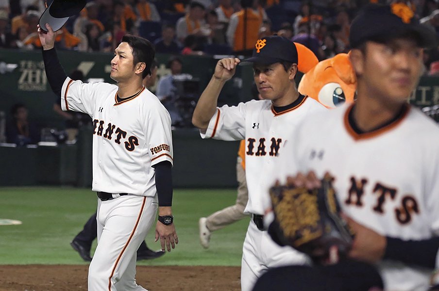 高橋由伸監督と巨人は勝利に飢える 奮輝 に込めた3年目のリベンジ プロ野球 Number Web ナンバー