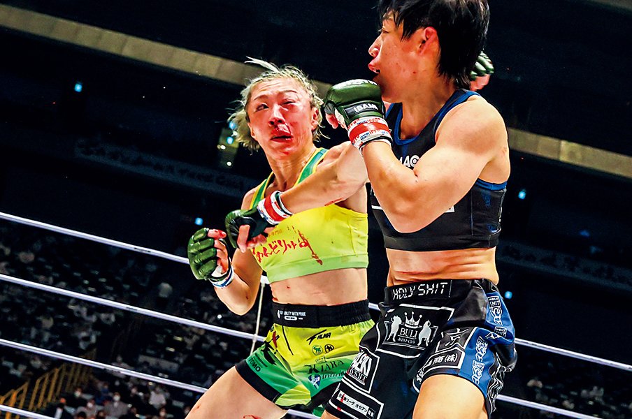 顔面を腫らすほどの熱戦で見せた“親方”藤野恵実の圧倒的存在感。<Number Web> photograph by RIZIN FF Susumu Nagao