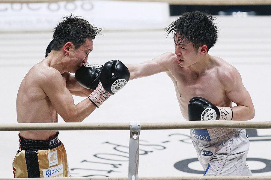寺地拳四朗が“酩酊事件”を乗り越え涙のV8を達成するまで 「今までよりもボクシングの深い話ができるように」＜Number Web＞ photograph by Kyodo News