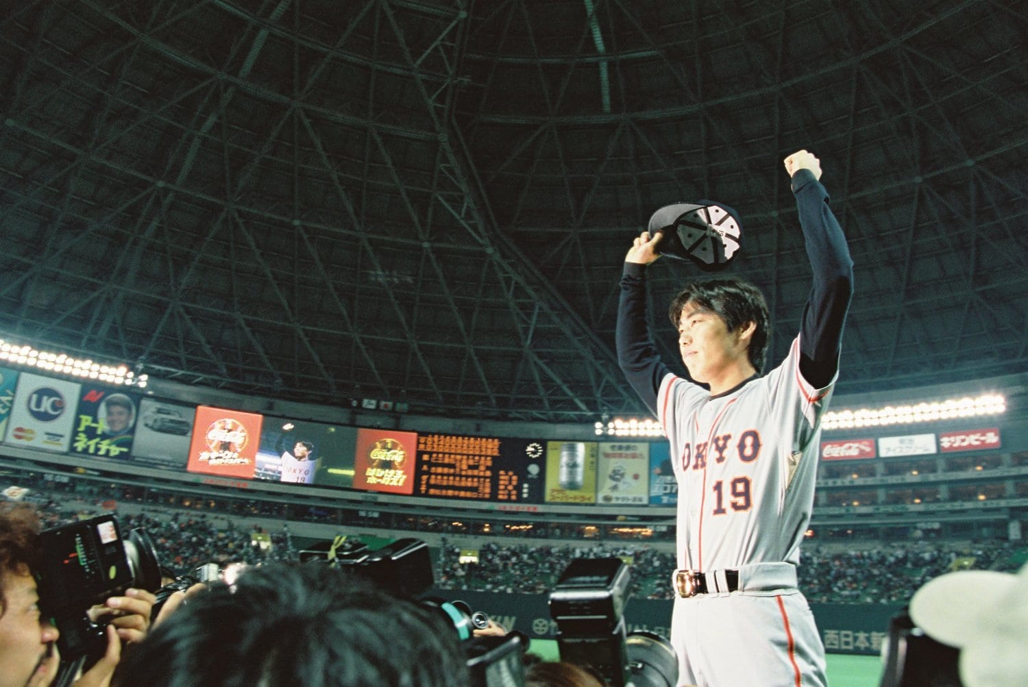 10年過ごした巨人を離れ、夢だったメジャー挑戦を表明した上原浩治（写真は2000年）　©Koji Asakura