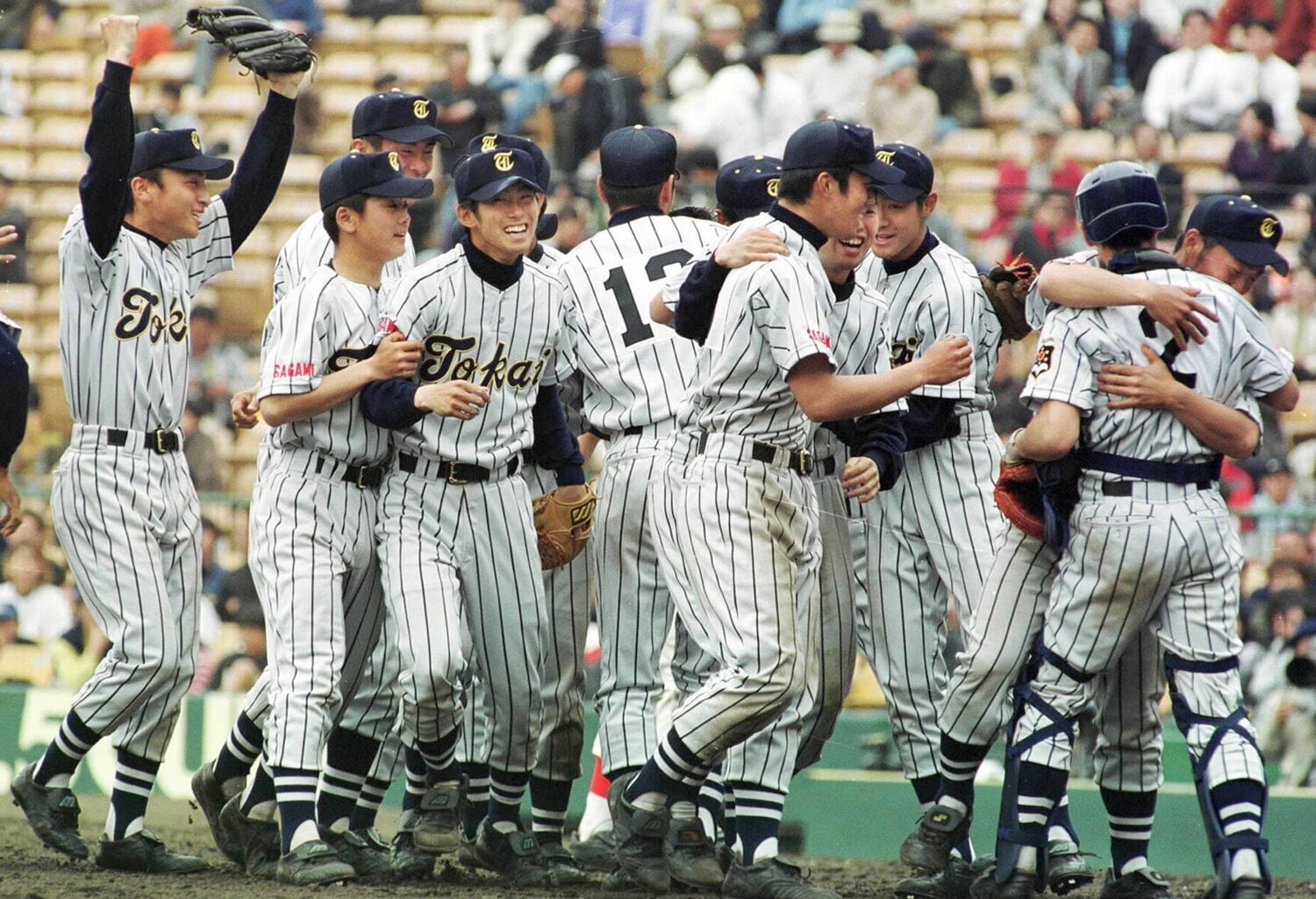 2000年、初のセンバツ優勝を果たした際の東海大相模　©JIJI PRESS