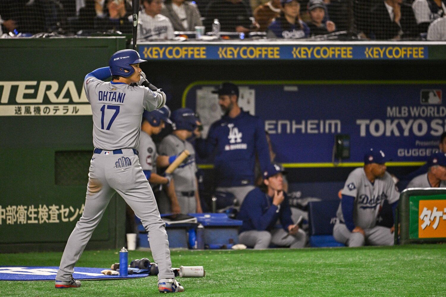 「前傾と、上体を起こして構える、その中間」の角度で構えると語った大谷 ©︎Nanae Suzuki