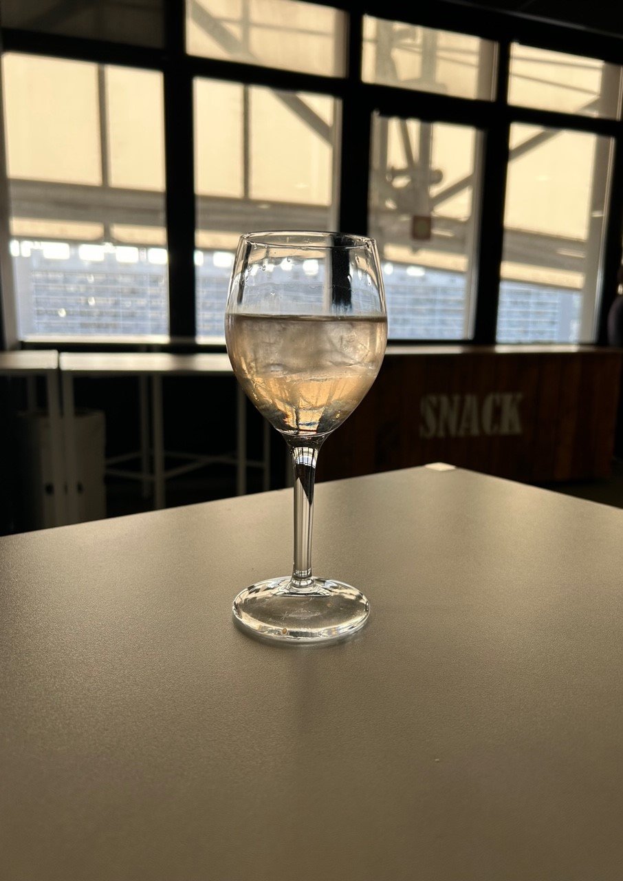 試合前に氷入りのロゼワインを飲んだ