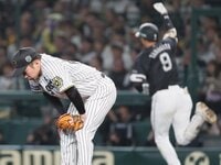 谷繁元信、史上初の3018試合出場。捕手失格寸前で気づいた“自分の形
