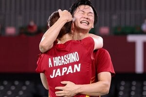 “組んだ瞬間から息ぴったり”渡辺勇大・東野有紗はなぜ3年前から急成長できたのか「勇大君はこんなことを思っていたのかと…」《混合ダブルス銅》