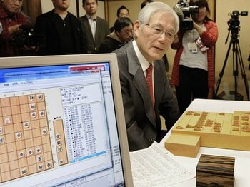 「AI将棋に初めて負けた名棋士」米長邦雄69歳“弱音と本音の最期”死の4カ月前、抗ガン剤での剃髪姿となり「仏の道に近づいて…」＜Number Web＞ photograph by Kyodo News