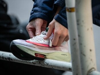 厚底シューズ使用で「あるケガ」が続出…速さのウラで、指導者の嘆き「靴に頼り切ってしまっている」「人間の使い方次第」＜Number Web＞ photograph by Nanae Suzuki