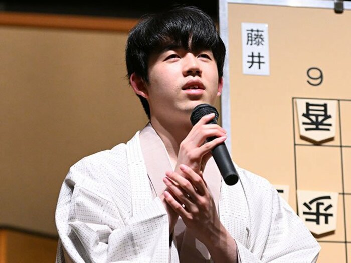 藤井聡太vs永瀬拓矢“残酷な大逆転”を生んだ「1分将棋の恐怖」王座経験者・中村太地の体験談「加藤一二三先生は秒読みが聞こえずに」＜Number Web＞ photograph by Keiji Ishikawa