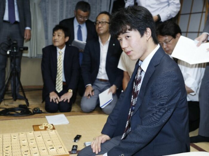 「将棋に巡り合えたのは運命だったのかな」藤井聡太14歳が語っていた“天才少年の使命感”「強くならないと見えない景色がある」＜Number Web＞ photograph by Tadashi Shirasawa