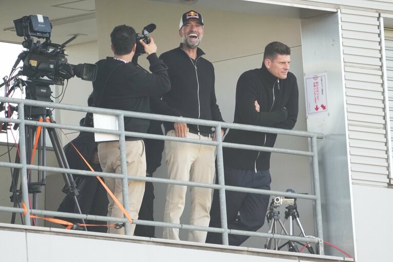 NACK5スタジアム大宮に来場したユルゲン・クロップ。隣にはマリオ・ゴメスの姿も　©Masashi Hara