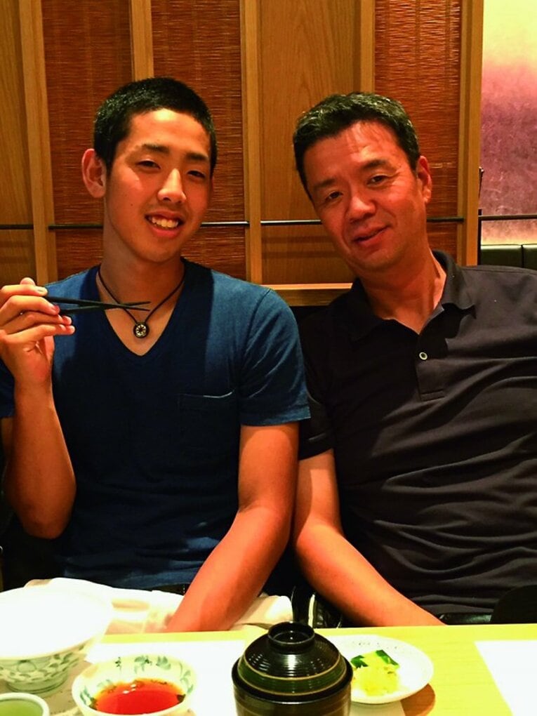 長男・大輔（左）も2013年センバツに出場。二代続けて高校野球の聖地を踏んだ（本人提供）