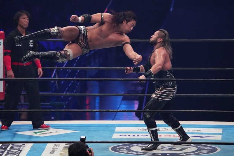 EVILに竹下ラインを浴びせる竹下幸之介　©Essei Hara