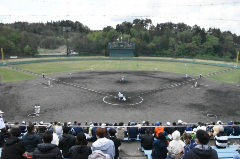 評価がぐんぐん上がりそうな右投手が新潟にいる。田中晴也（日本文理）。186センチ92キロの体躯から快速球を投げ込む本格派だ ／ photograph by Takahiro Kikuchi