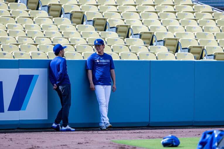 【常勝ドジャースと大谷らの”ステキな日常”／全100枚超】くつろぎ中の由伸…写真はまだまだ続きます　©Nanae Suzuki