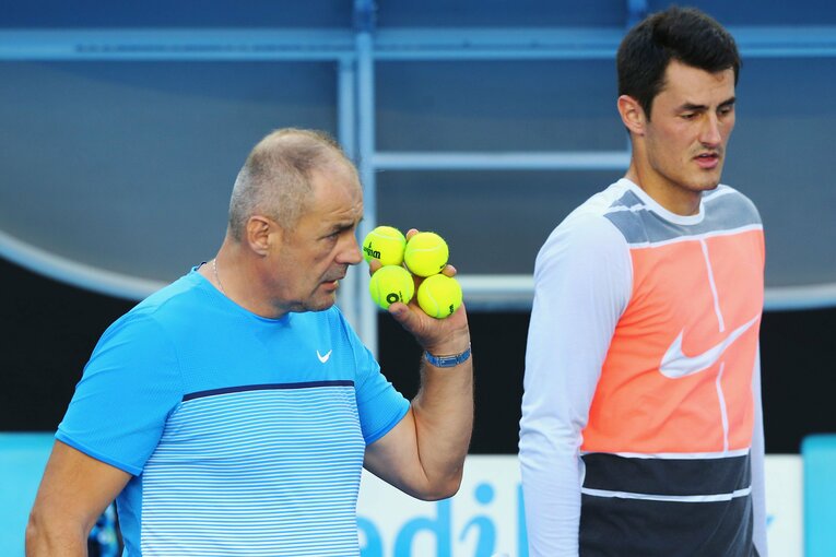 バーナード・トミッチとその父。テニス界指折りの不良青年と言われた父も、暴行事件を起こしている　©Getty Images