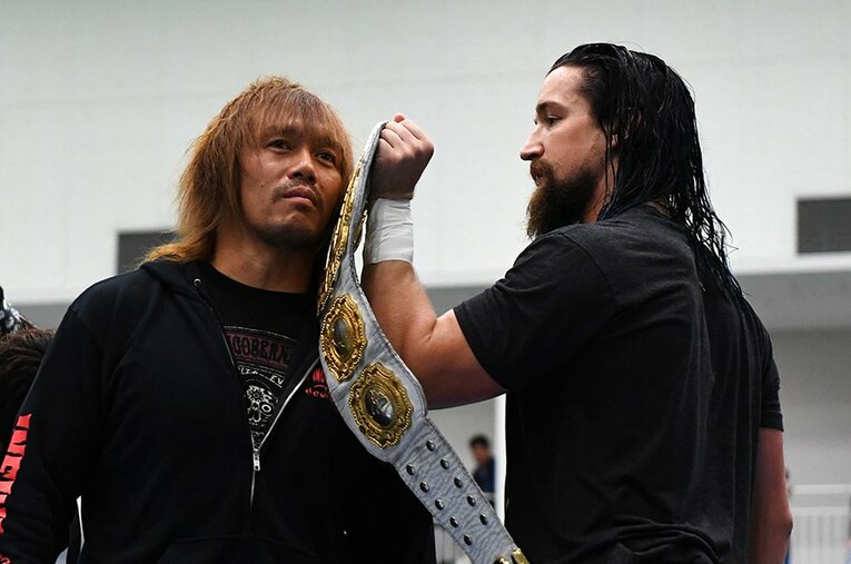 ジェイ・ホワイトに挑発され続けるも、沈黙を貫く内藤哲也。あれだけ饒舌だった内藤の不気味な無言劇は、今も続いている。 ／ photograph by Essei Hara