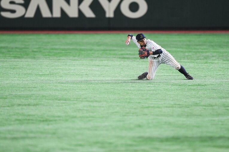 2017年WBC　菊池涼介の天才プレー集（1/27）　©BUNGEISHUNJU