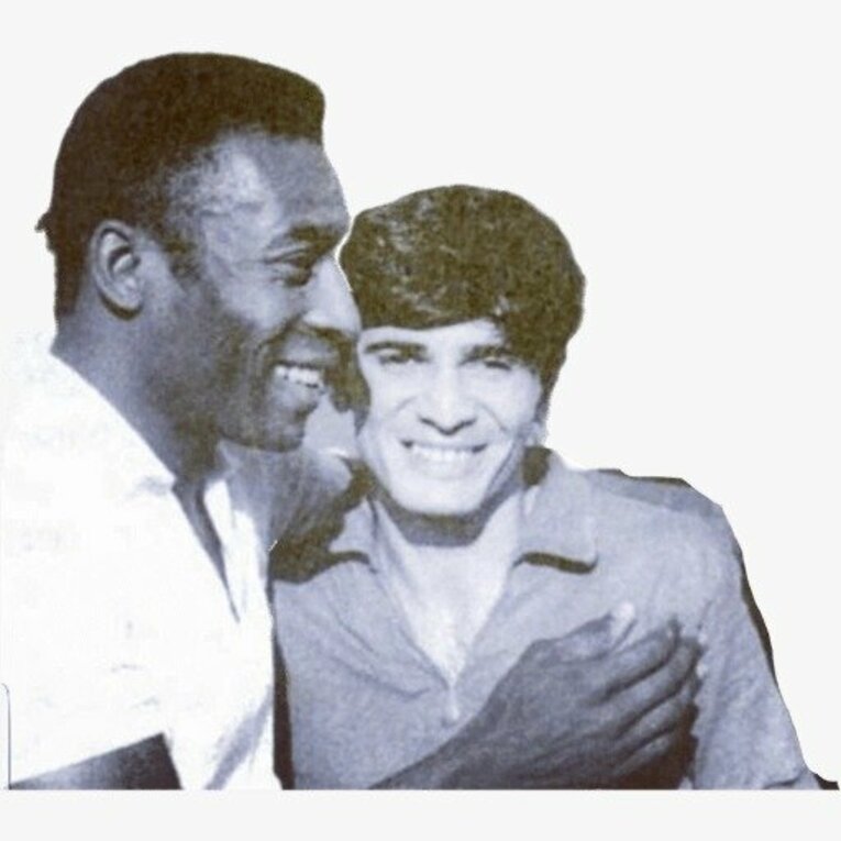 エドゥーがアメリカ（リオの中堅クラブ）のエースストライカーだった頃、ペレ率いるサントスとも対戦した　※本人提供