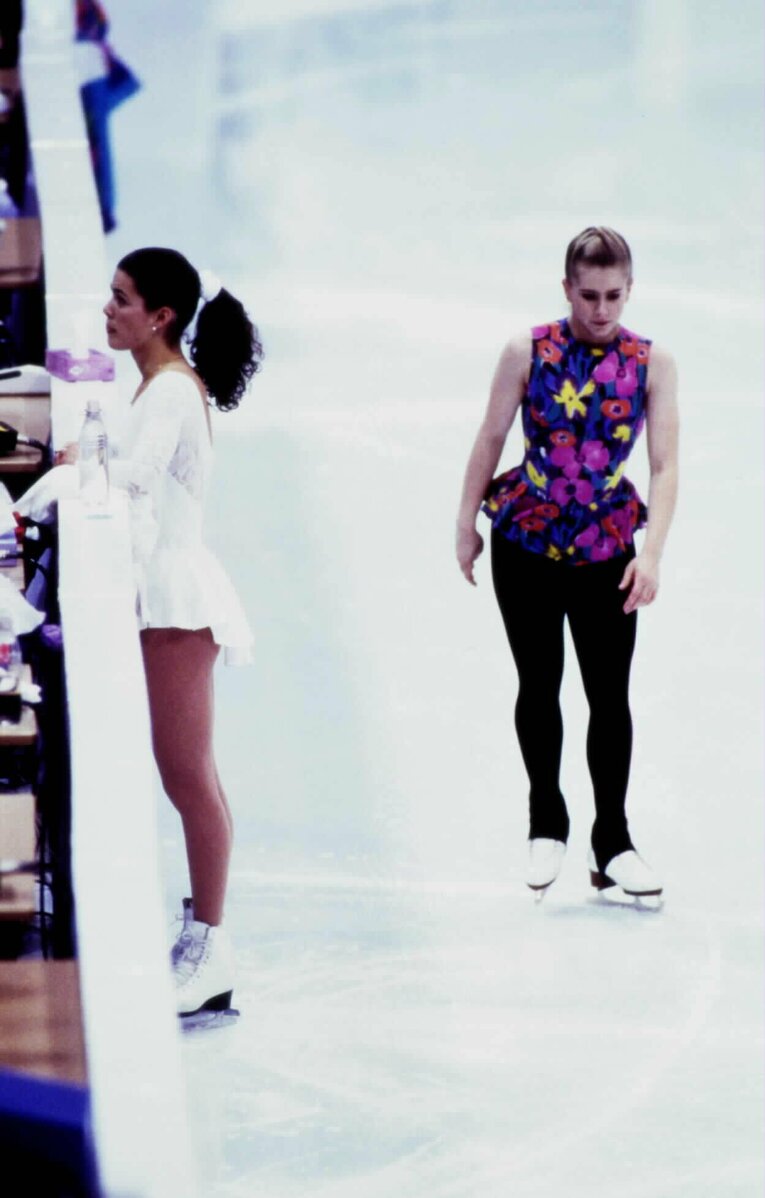 リレハンメル冬季五輪のサブリンクで一緒に練習するケリガンとハーディング。言葉は交わさなかった　©JMPA