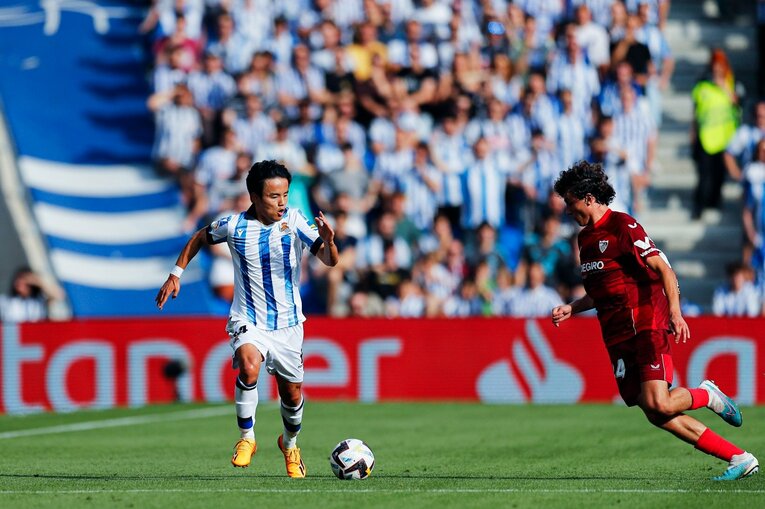 久保建英22歳誕生日に「タケはアイドル」日本語ボードの子供、メッシっぽい新ユニ姿やソシエダ主将との別れ…カメラマンが見た“幸せな最終節”(22)