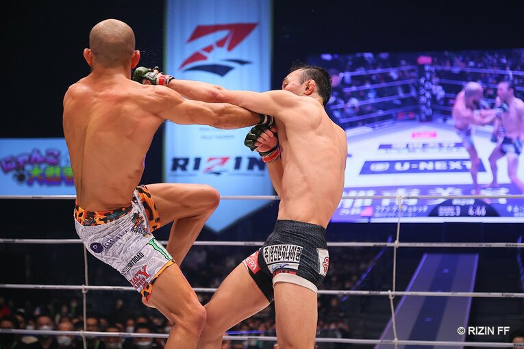 次鋒戦。キム・スーチョルvs.フアン・アーチュレッタ　©RIZIN FF