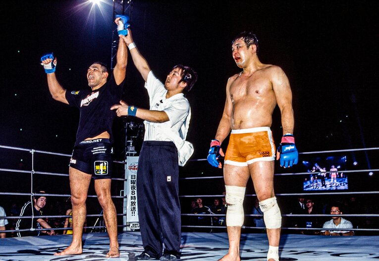 『PRIDE 男祭り 2003』のメインではアントニオ・ホジェリオ・ノゲイラが桜庭和志に判定で勝利した