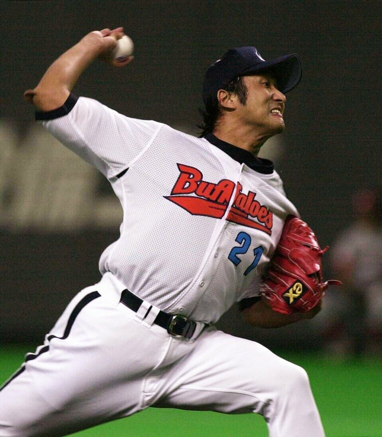 脳腫瘍から奇跡的なカムバックを果たし、2001年のオールスターで登板する盛田幸妃　©JIJI PRESS
