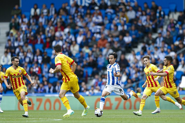 久保建英PK獲得＋シルバに絶妙アシストもドローに落胆　だが翌朝「クボ表紙の新聞」を持った地元のおじさんが…カメラマンは見た(29)