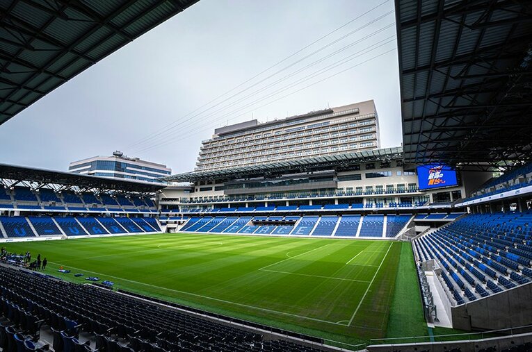 来日したトルシエの心を打った日本サッカーの一例として、新スタジアムができたV・ファーレン長崎の取り組みがあるという ／ photograph by Takuya Sugiyama