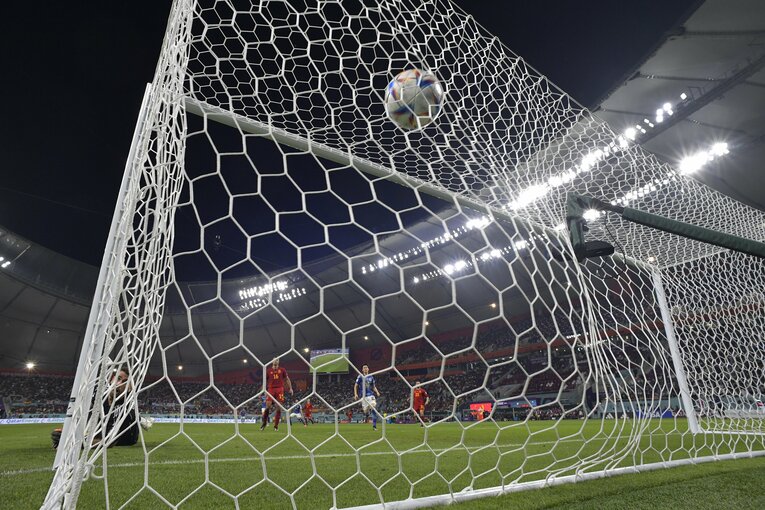 堂安のゴールシーン、ゴール裏からの角度から　©Koki Nagahama/JMPA