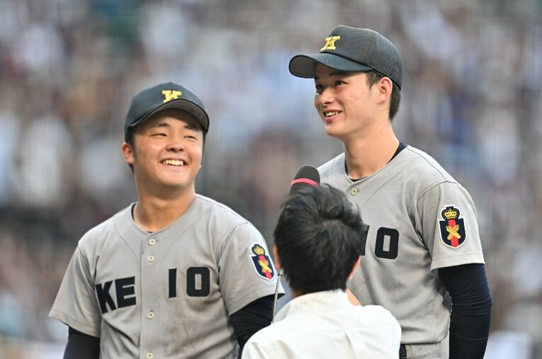 107年ぶりの優勝を果たした慶応高。主将の大村昊澄と1番打者の丸田湊斗　©Hideki Sugiyama