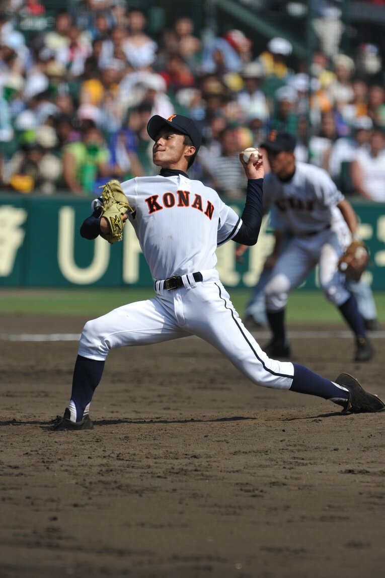 決勝の東海大相模戦で力投する島袋　©︎Hideki Sugiyama