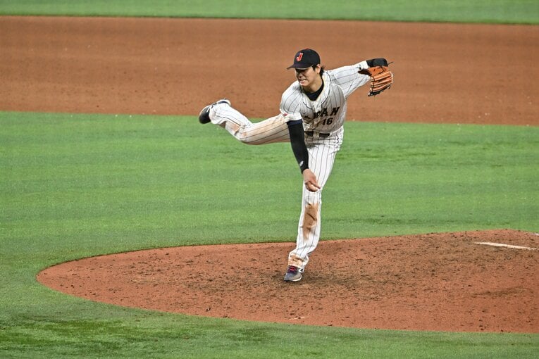 アメリカとの決勝戦9回表、クローザーとしてマウンドに立った大谷翔平。「すでにユニフォームは土にまみれていた」（NYタイムズ紙、タイラー・ケプナー記者）