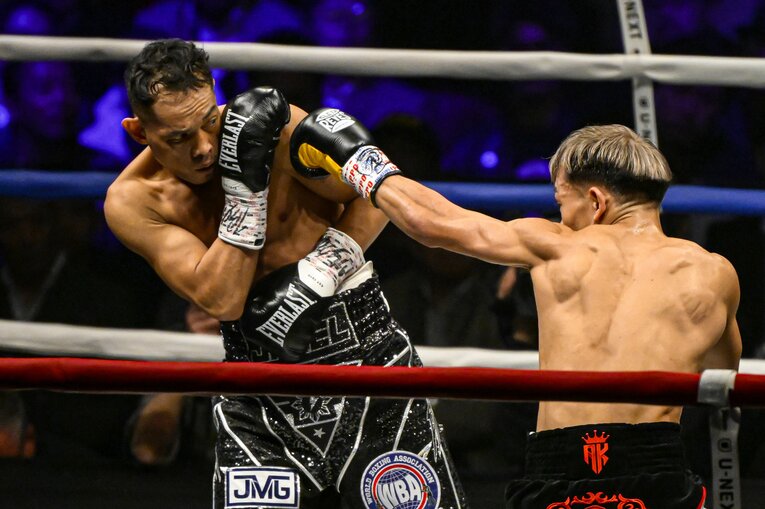 堤聖也vs.ノニト・ドネア。12月17日、両国国技館　©Takuya Sugiyama