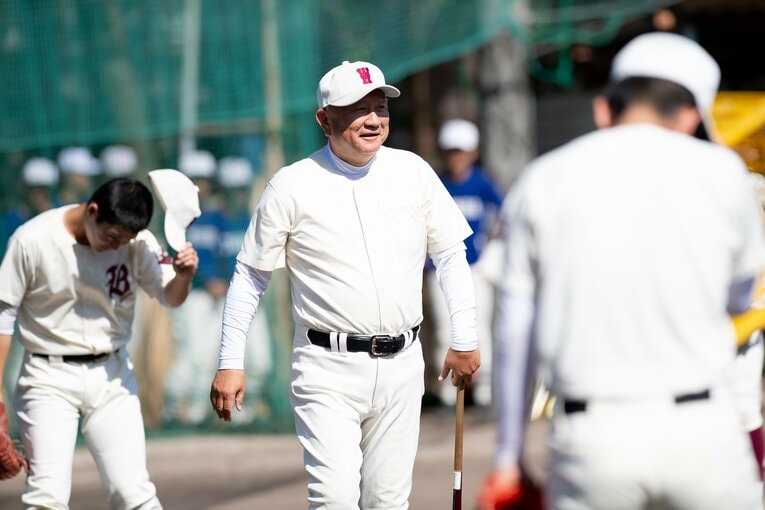 早稲田実業を率いる和泉実監督 ©Kota Inoue