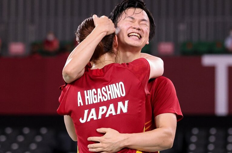 東京オリンピックにて混合ダブルス初の銅メダルを獲得した渡辺・東野ペア ／ photograph by Getty Images