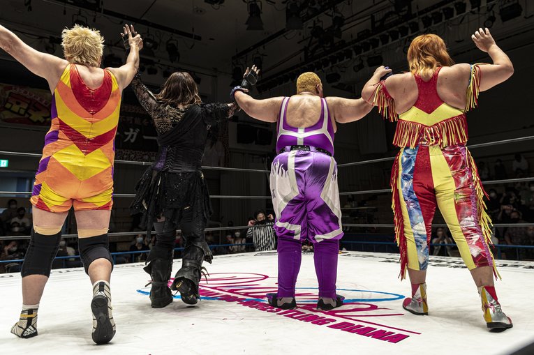 神取＆アジャ＆“W井上”！ レジェンドたちが若手精鋭軍との「3本勝負」で必殺技連発…“お祭り”カードに見た歴史的意義とは？(64)