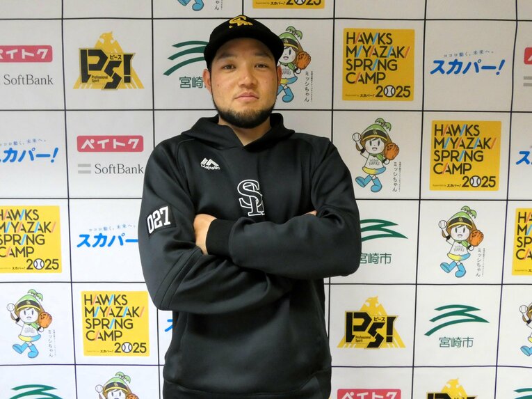 【ソフトバンク】今春キャンプの様子。指導する菊池コーチ　©Kotaro Tajiri