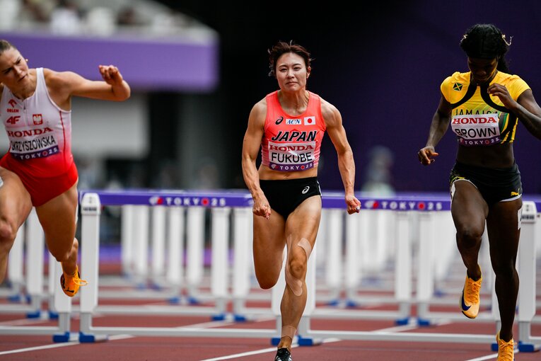 【東京世界陸上】100mハードル予選を走る福部真子（日本建設工業）　©Nanae Suzuki