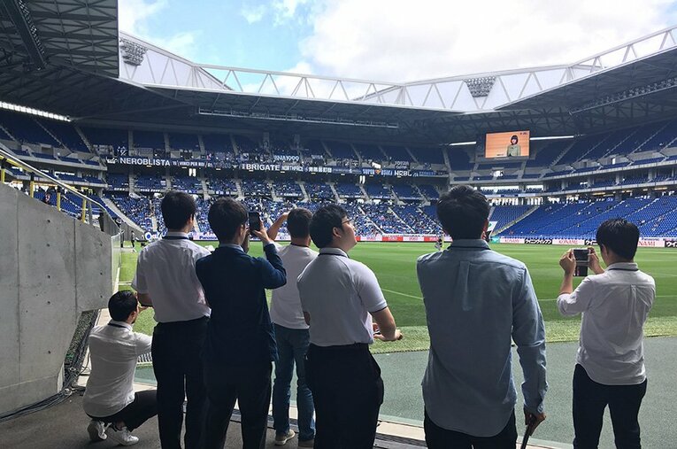 吹田市と50年近い長期契約を結んだガンバ大坂が管理・運営している「パナソニックスタジアム吹田」。 ／ photograph by Sports Graphic Number