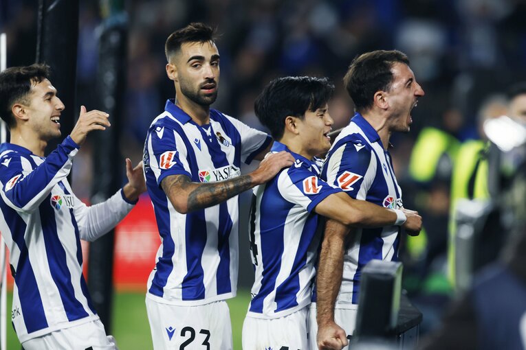 「クボは守備が力強くなったが、まだダメだ」中2日フル出場MVP久保建英へ辛口の愛…“ソシエダ会員歴44年”ホテルマンと「試合後つった足」(9)