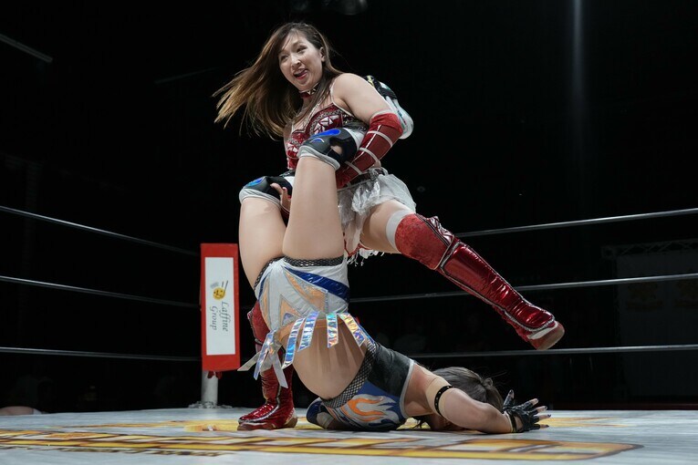 MIRAIをボストンクラブに持っていく青野未来　©Essei Hara