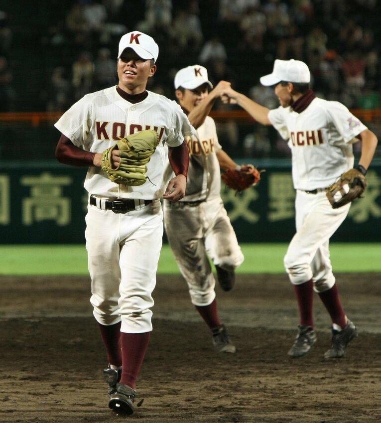 高知のエースだった公文克彦（左）。12年前の“3連戦”を制した