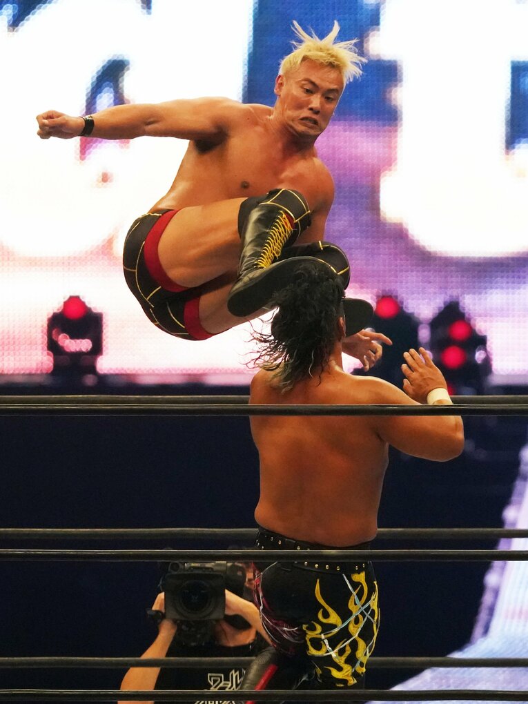 オカダのドロップキック