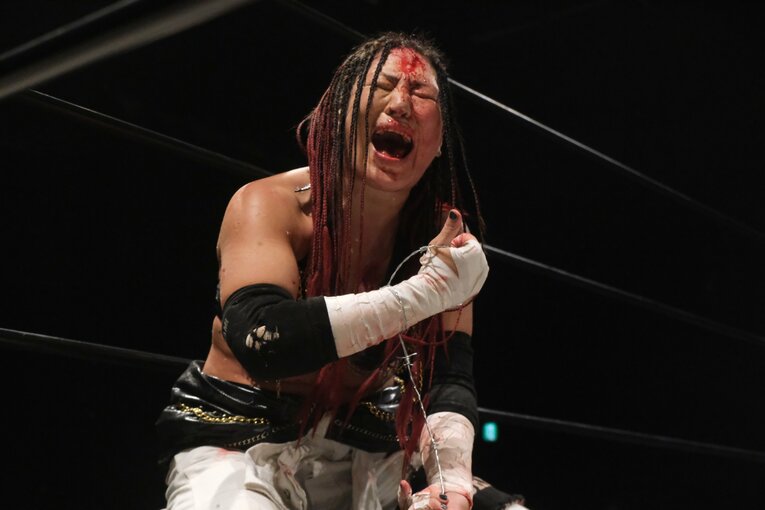 元パティシエが蛍光灯で殴り合い…“デスマッチアマゾネス”山下りなの媚びない魅力「犯罪以外なら何してもいい」 米国で男子相手に王座獲得(48)