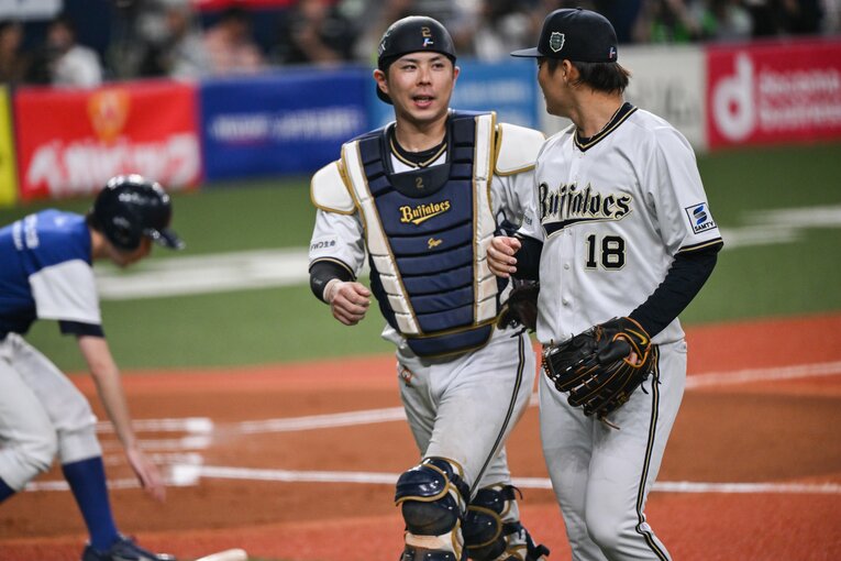 山本由伸の女房役としても存在感を示し３連覇に貢献した若月　©Nanae Suzuki