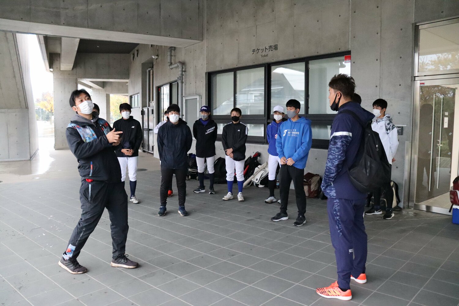 指導する加藤氏　©Kou Hiroo